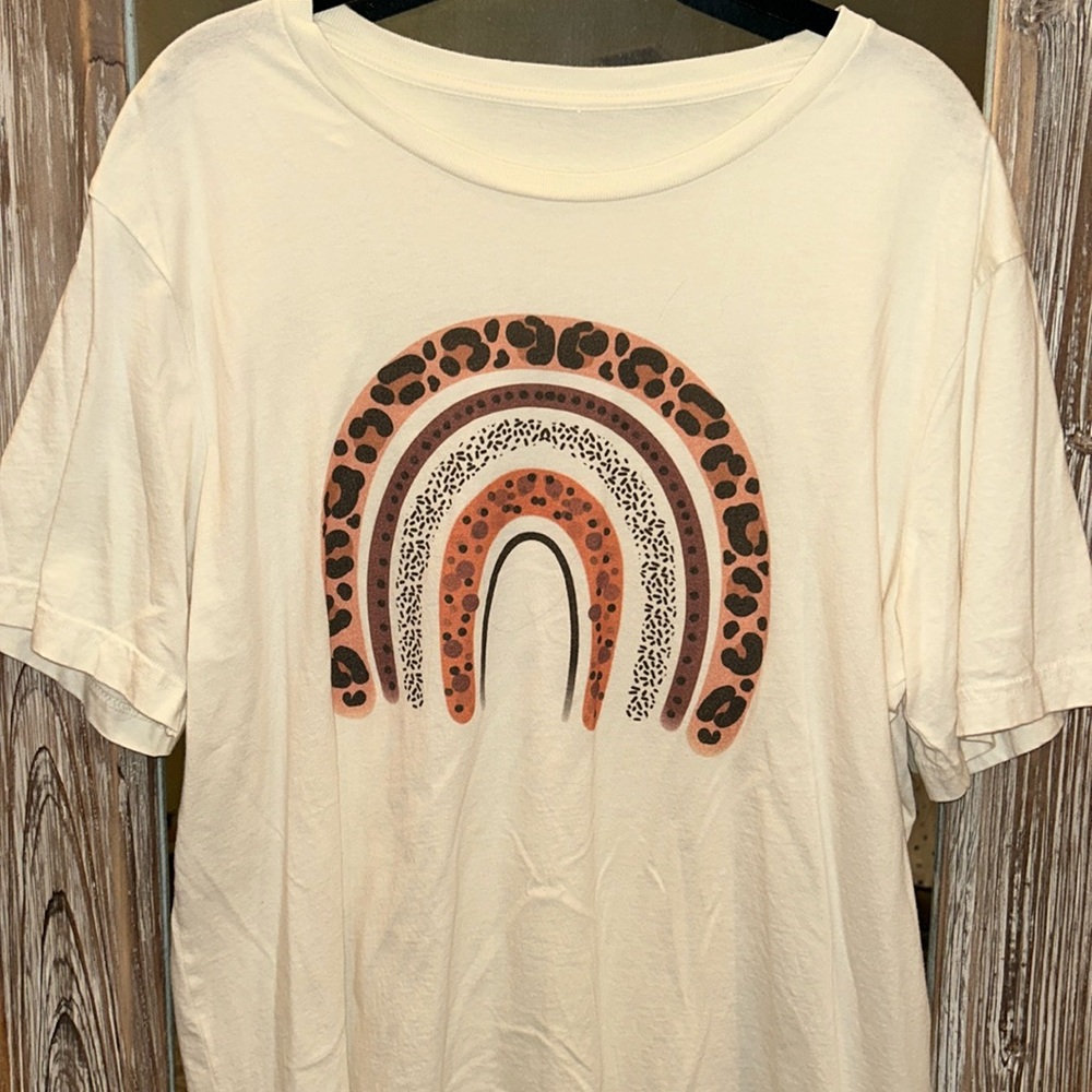 Size L Altar’d State animal print rainbow tshirt